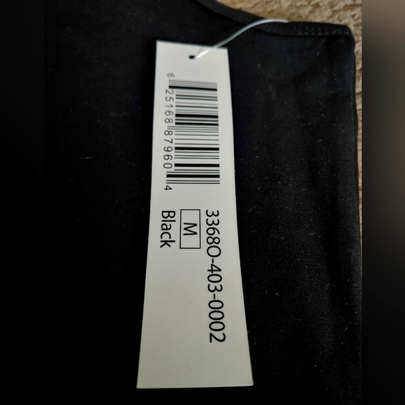 🖤 Black Tank Top 🖤 - Picture 3 of 5